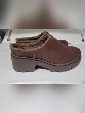 Comfortable brown clogs. Faux fur lining is soft. Memory foam insoles- Size 10